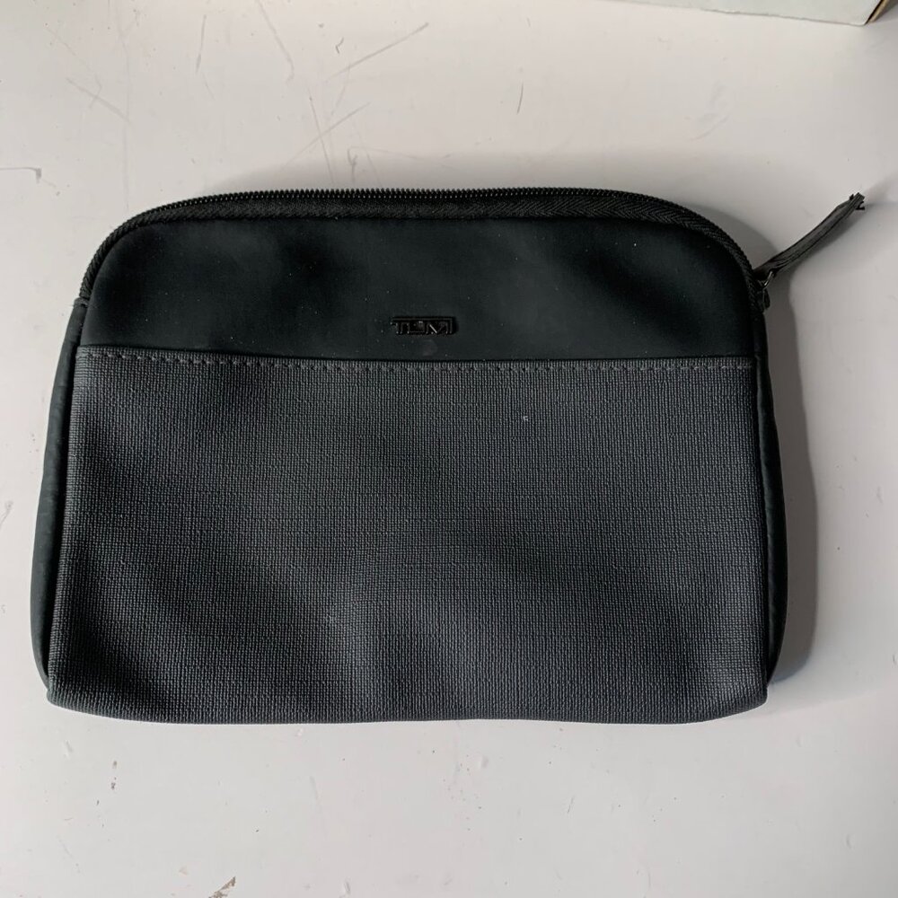 TUMI GRAY TRAVEL SQUARE ZIPPER POUCH COSMETICS TOILETRY BAG CASE SMALL